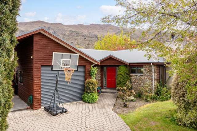 Charming 4BR Home in Wanaka!