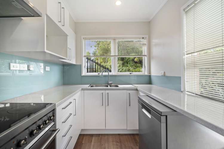 1/221 Hurstmere Road Takapuna_5