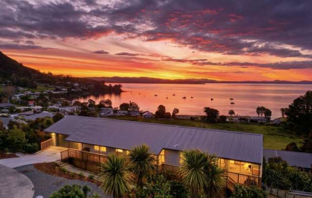 COASTAL LUXURY MEETS MODERN LIVING