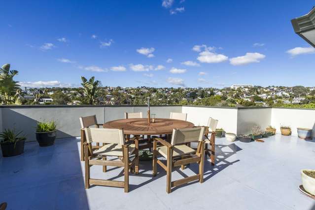 2/2 Korotaha Terrace Rothesay Bay_4