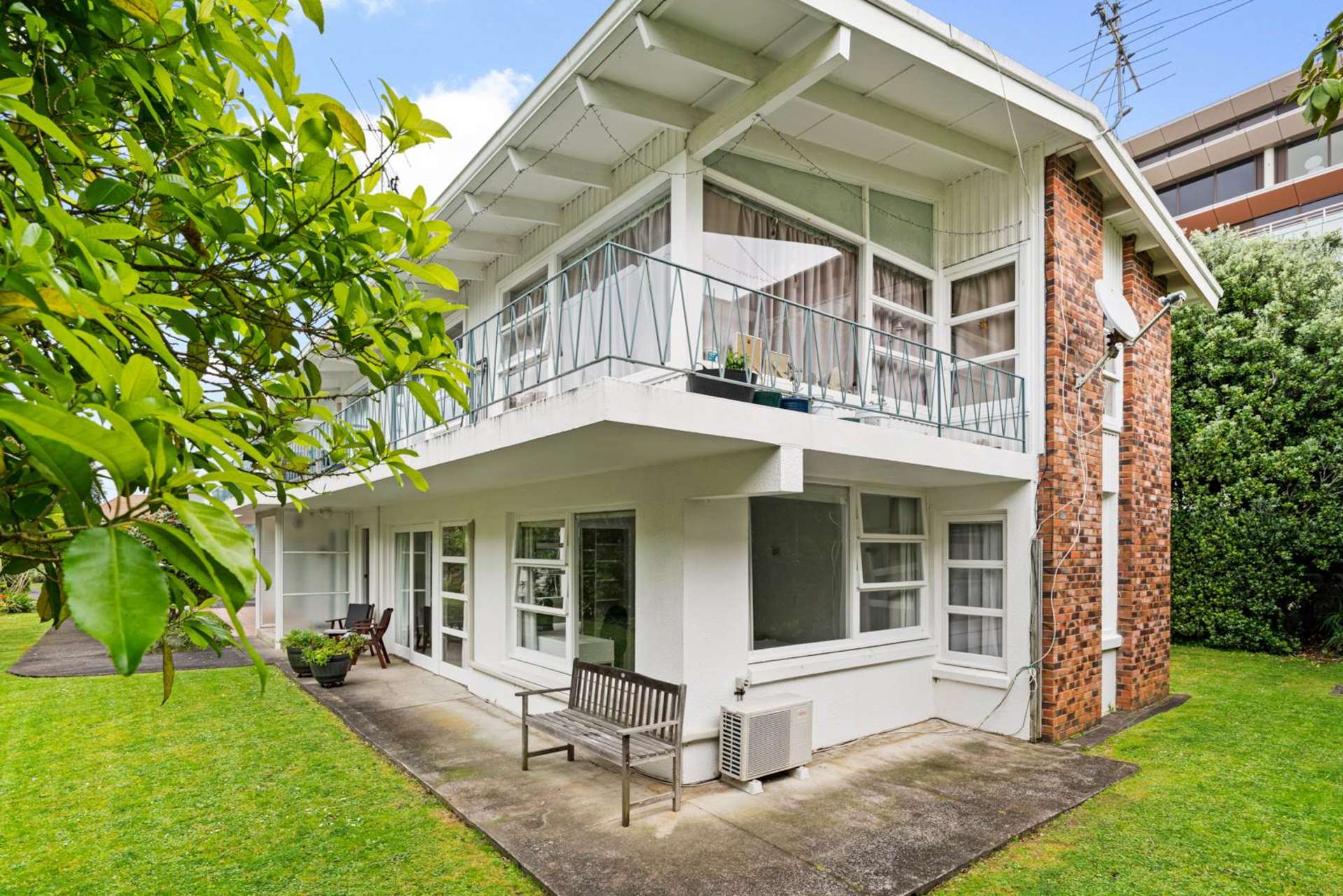 2/10 Blomfield Spa Takapuna_0