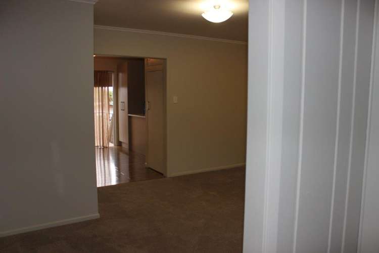 19 Kirrie Avenue Te Atatu South_11