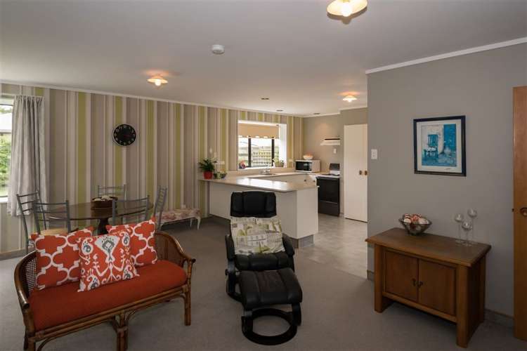 2/38 Burleigh Road Redwoodtown_7