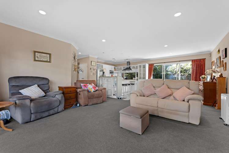48 Aberdeen Crescent Wattle Downs_9