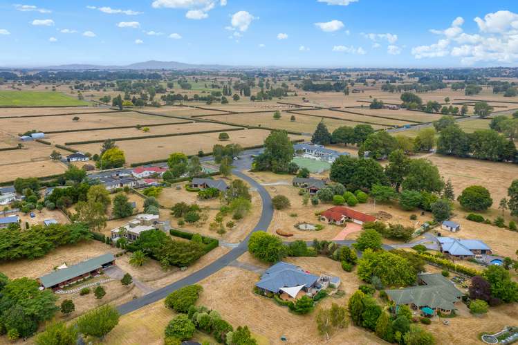 130 Holmwood Drive Ngahinapouri_24