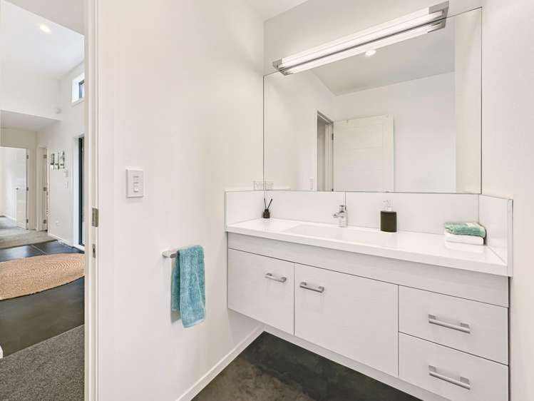 50 Montgomery Crescent Kinloch_30