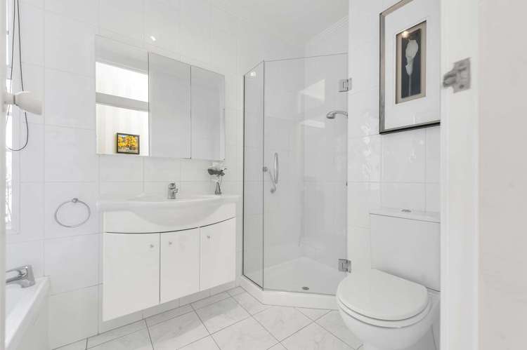 84 Great North Road Saint Johns Hill_18