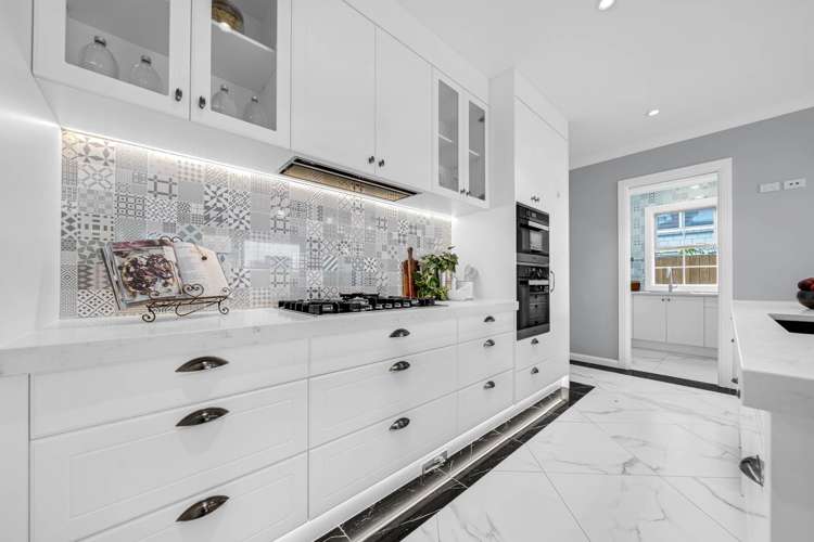 2 Piringa Street Flat Bush_7