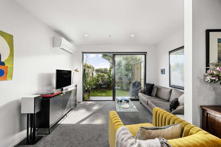 4C Ferry Road Days Bay_4