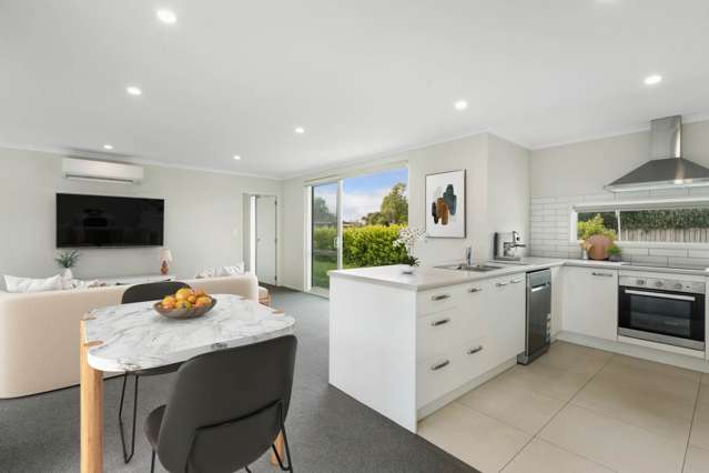 Sunny living in Katikati
