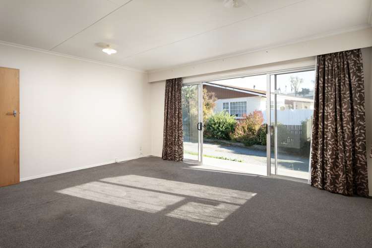 1/12 Newbourne Crescent Redwoodtown_5