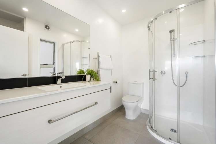 2/86 Seaview Road Castor Bay_24