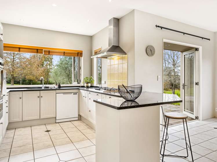 246 State Highway 16 Kumeu_7