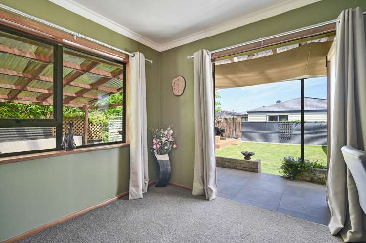 711 Maitland Crescent Mayfair_17