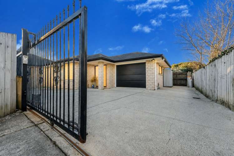 69a Solar Road Glen Eden_20