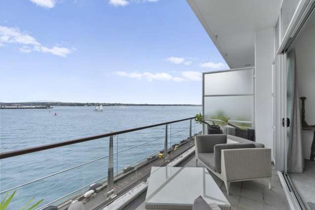 2/143 Quay Street 10015_1