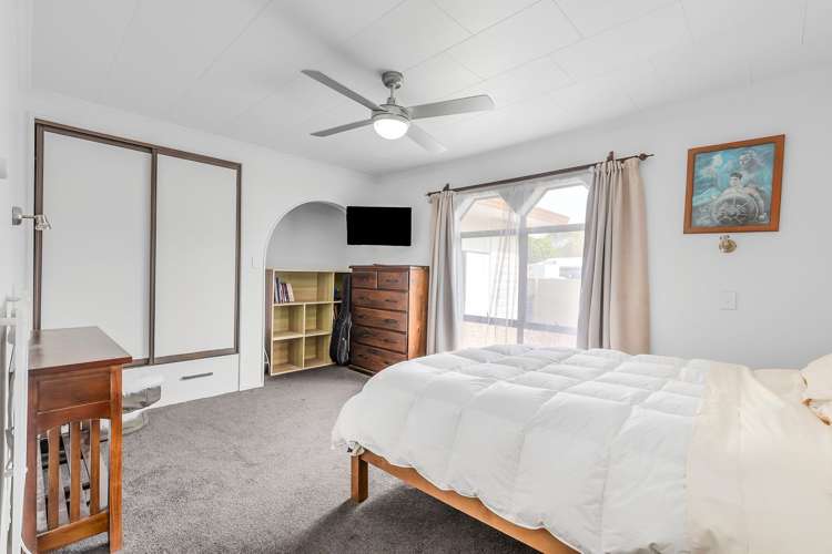 17 Lord Auckland Road Wakefield_7