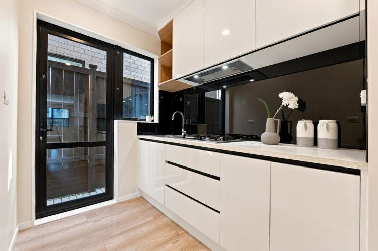 3 Golden Avenue Flat Bush_14