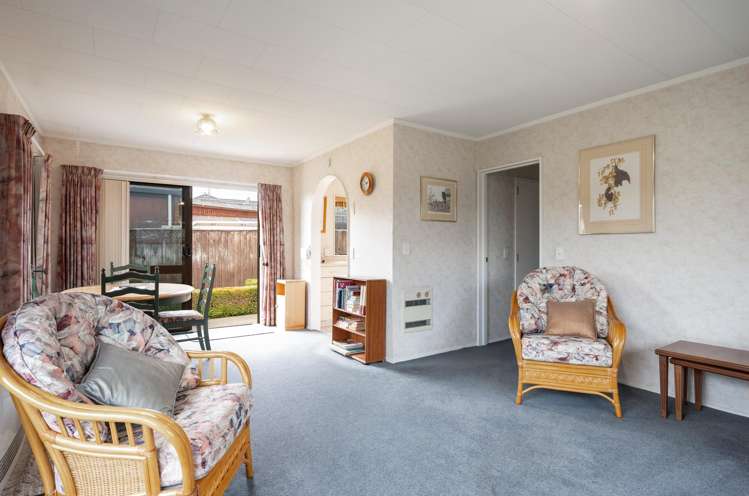 2/10 Stead Crescent Stoke_6