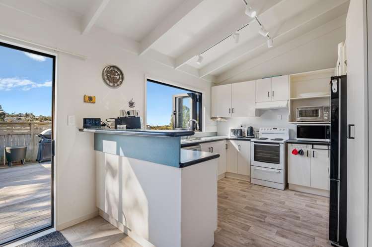 2/15 Dobell Road Stanmore Bay_4