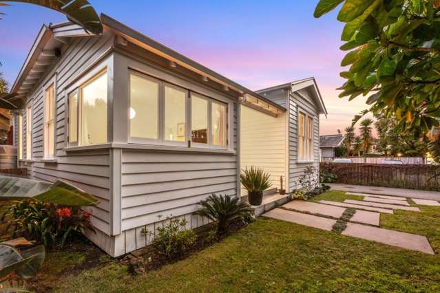 3 bedroom 2 bathroom in Sandringham