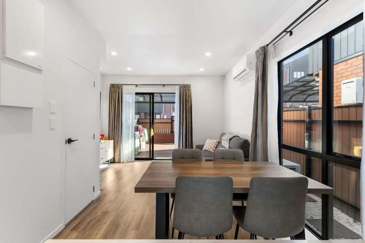 18 Treeline Lane Flat Bush_6