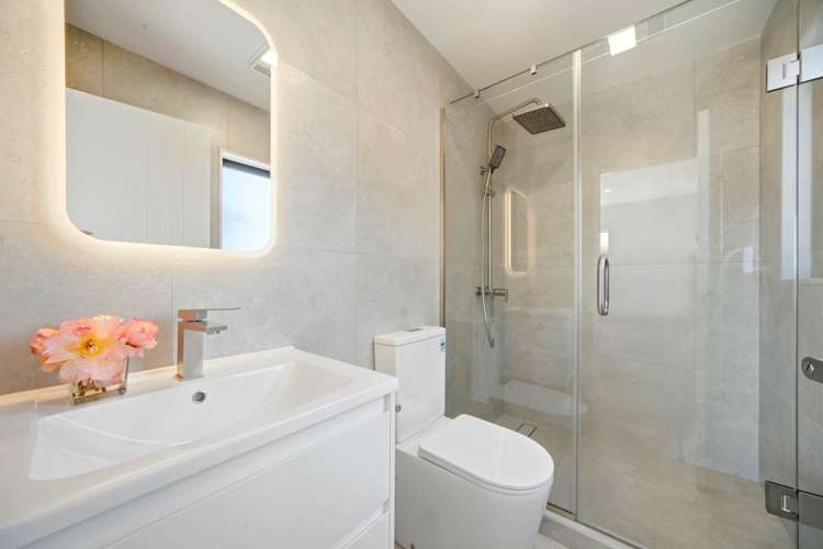 2/2 Coronation Street Belmont_13