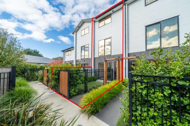 Stylish Near-New Townhouse | 2 Bath | Great Buy