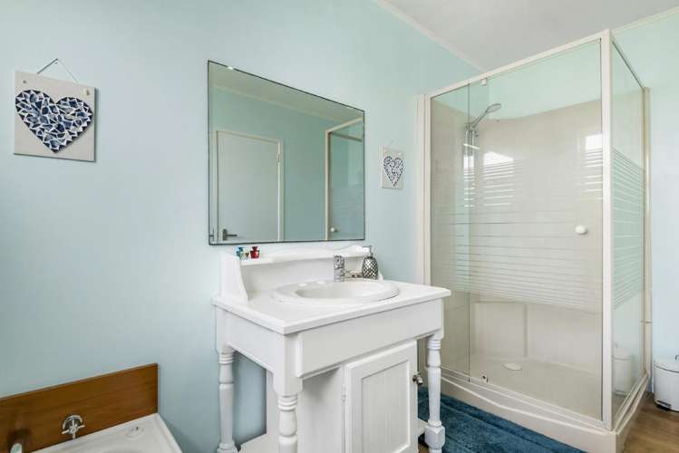 7 Parakai Avenue Parakai_13