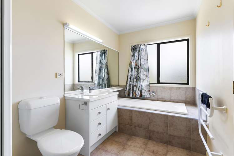 2 Erne Crescent East Tamaki_14