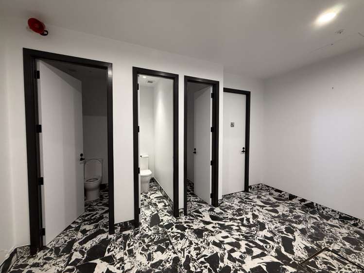 Shop 5/128 Hurstmere Road Takapuna_20