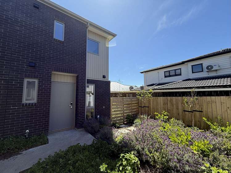 9 Te Ara Wai Mangere East_3