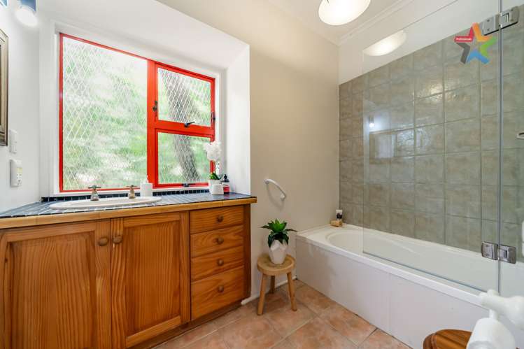 6 Sarah Way Crofton Downs_23