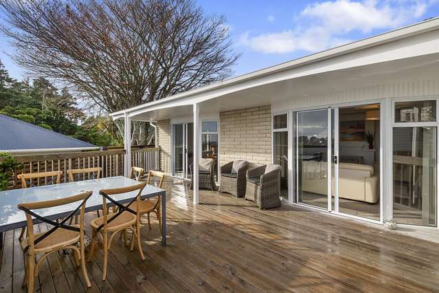 LOW MAINTENANCE IN OUTSTANDING LOCATION