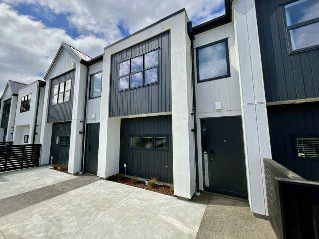 Modern 1 year young townhouse - Easy living in Spreydon.