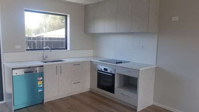 2/30 West Coast Road Glen Eden_1