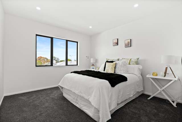 Standalone Brand-new Home with Garage