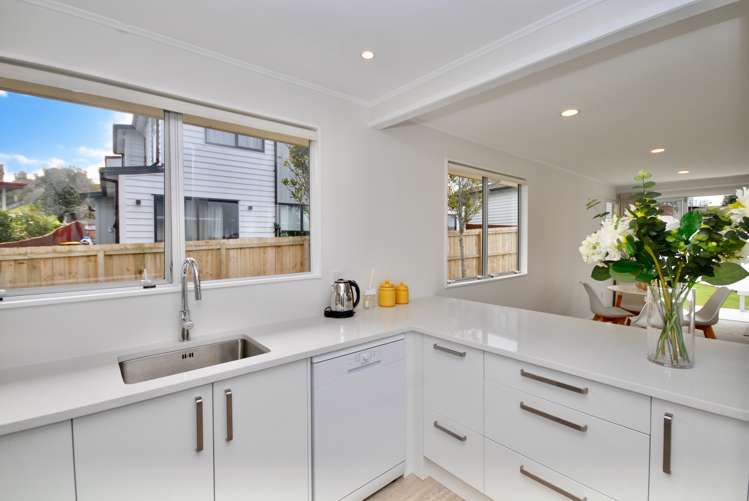 1/17 Athena Drive Totara Vale_2