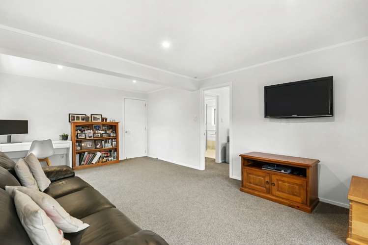 24 Shanaway Rise Hillcrest_19