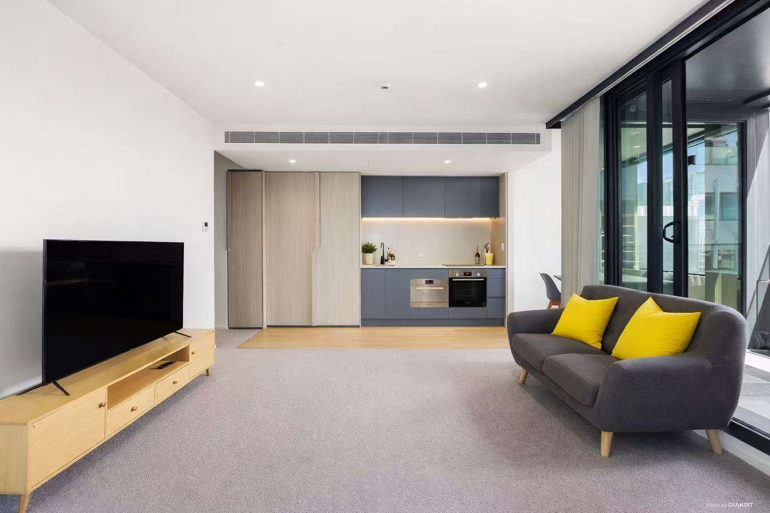 1003/10 Commerce Street – hero
