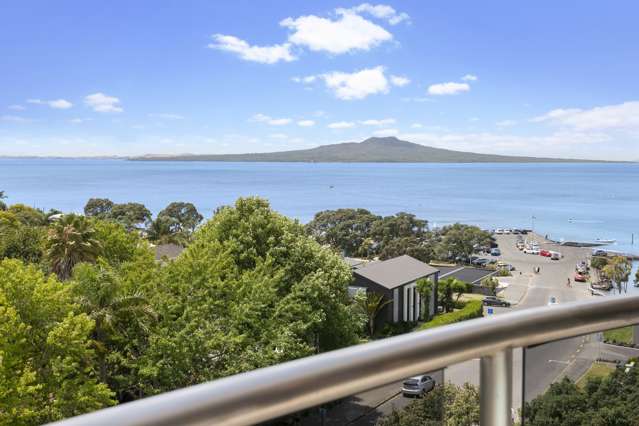 Stunning Beachfront Penthouse in Takapuna