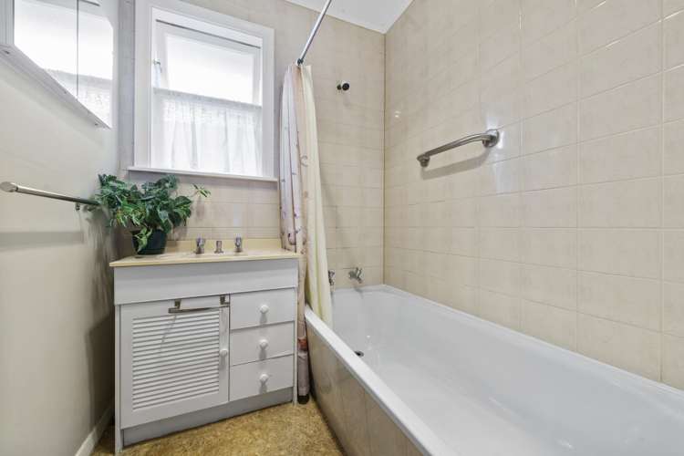 296 Main Highway Otaki_15