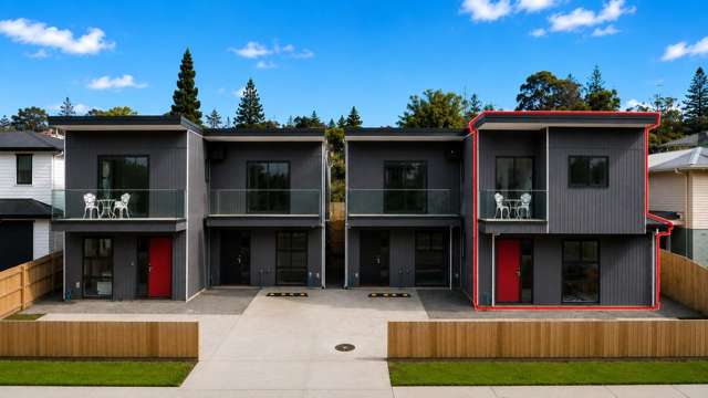 Not Your Usual Townhouse - Freehold, Near New