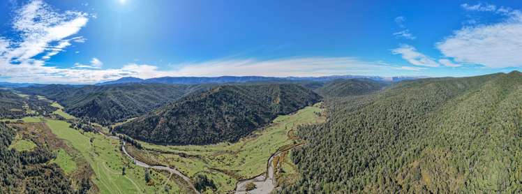 Rainy River Road Atapo_6