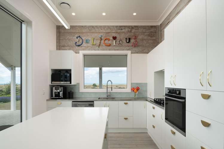 25 Bay End Rarangi_11