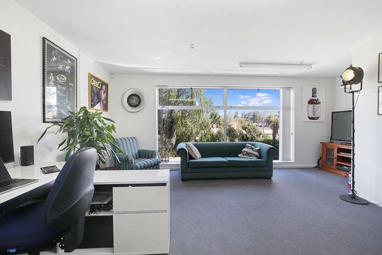 2/6 Raycroft Street Waltham_4