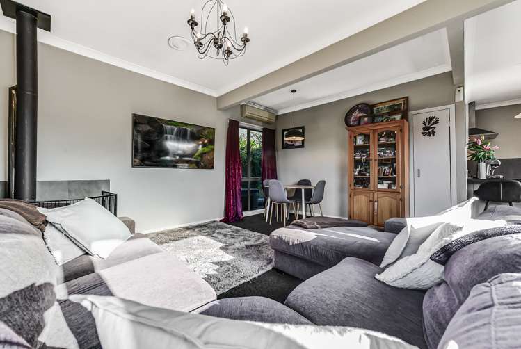 1 Saxbys Road Glenview_5