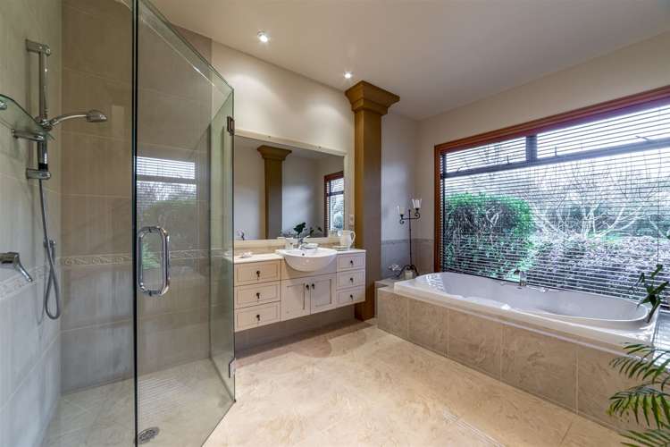 203 Athlone Drive Cambridge_12