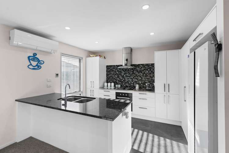 27 Faringdon Boulevard Rolleston_4