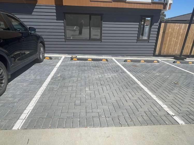 8 Raupeti Lane Henderson_10